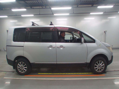 2009 Mitsubishi Delica D5 CV5W[2]