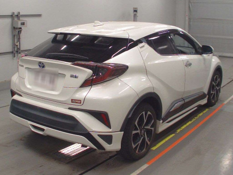 2017 Toyota C-HR ZYX10[1]