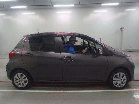 2014 Toyota Vitz NSP135[2]