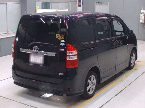 2011 Toyota Noah ZRR70G[1]