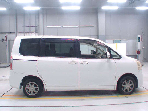 2007 Toyota Noah ZRR70G[2]