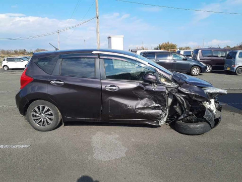 2013 Nissan Note E12[2]