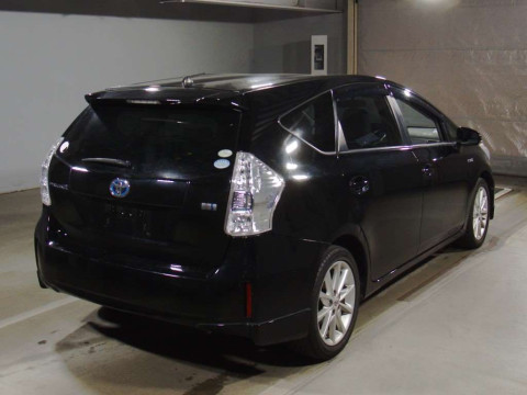 2012 Toyota Prius alpha ZVW41W[1]