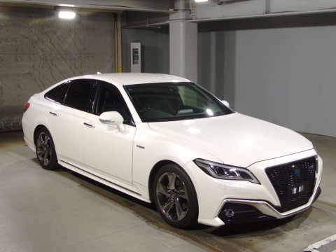 2019 Toyota Crown Hybrid AZSH20[2]