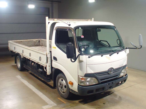 2012 Toyota Dyna Truck XZU655[2]