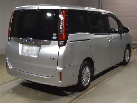 2015 Toyota Noah ZWR80G[1]