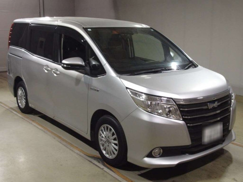 2015 Toyota Noah ZWR80G[2]