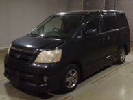 2005 Toyota Noah