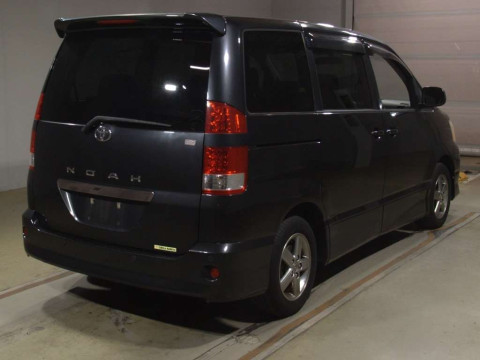 2005 Toyota Noah AZR60G[1]