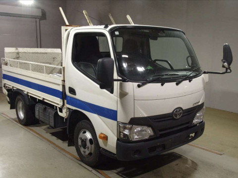 2017 Toyota Dyna Truck XZC605[2]