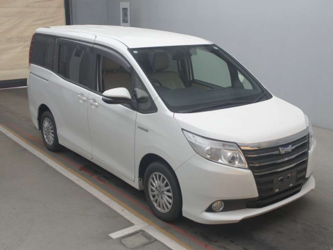 2014 Toyota Noah ZWR80G[2]