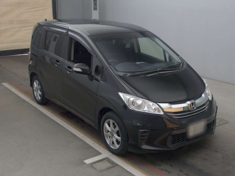 2014 Honda Freed GB3[2]