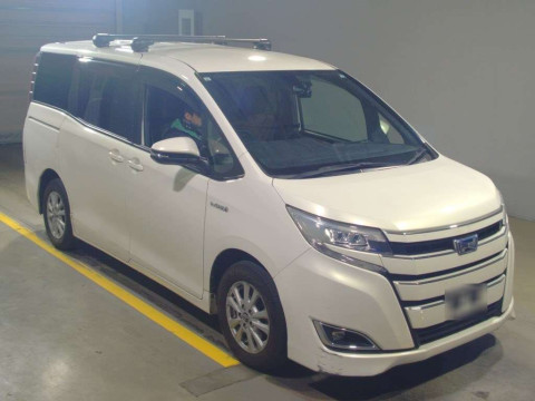 2017 Toyota Noah ZWR80G[2]