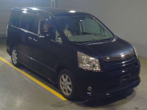 2008 Toyota Noah ZRR70W[2]