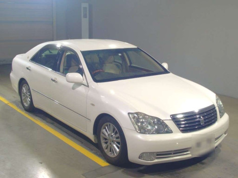 2004 Toyota Crown GRS182[2]