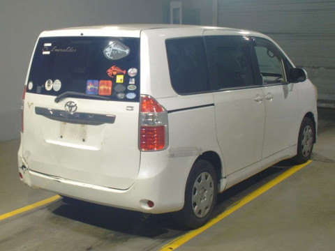 2008 Toyota Noah ZRR70G[1]