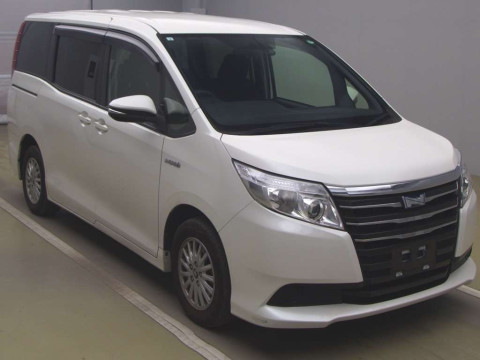 2015 Toyota Noah ZWR80G[2]