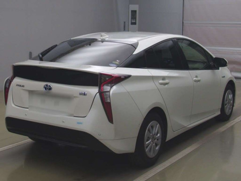 2017 Toyota Prius ZVW50[1]