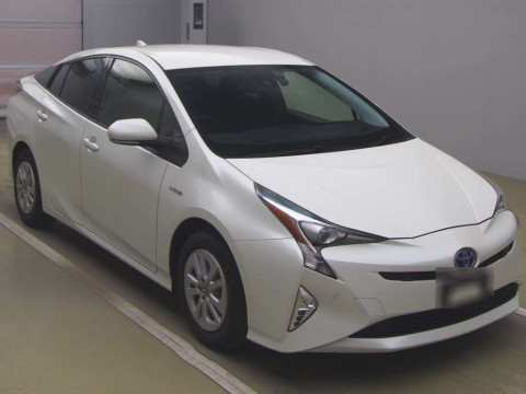 2017 Toyota Prius ZVW50[2]