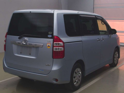 2012 Toyota Noah ZRR70G[1]