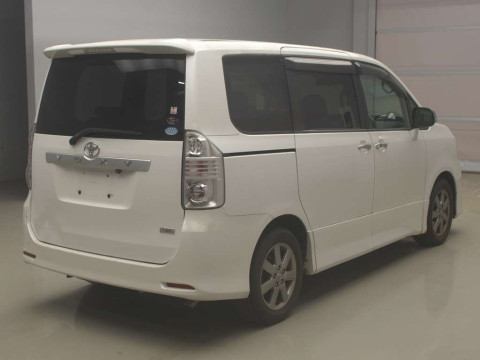 2010 Toyota Voxy ZRR70W[1]