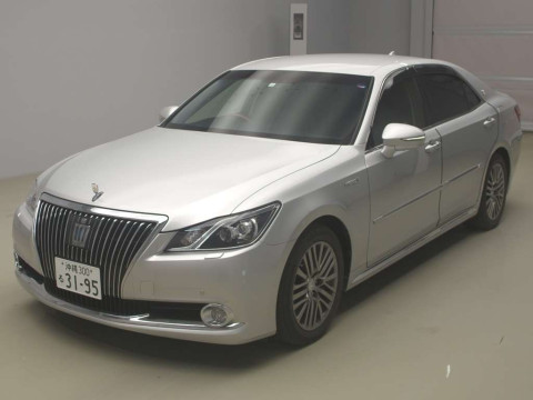 2013 Toyota Crown Majesta GWS214[0]