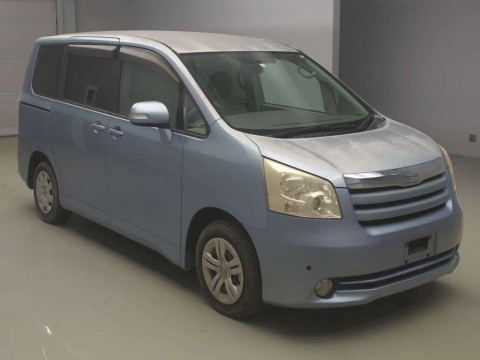 2008 Toyota Noah ZRR70G[2]