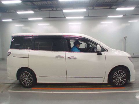 2019 Nissan Elgrand PE52[2]