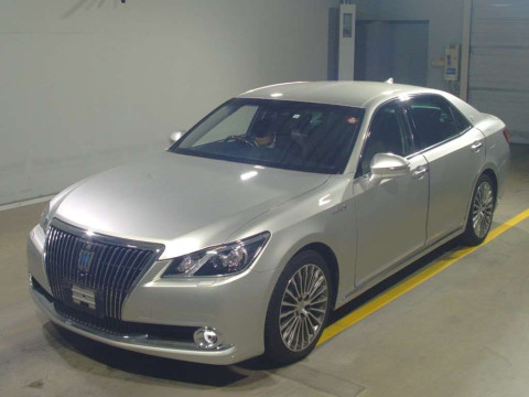 2018 Toyota Crown Majesta GWS214[0]