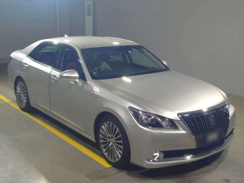 2018 Toyota Crown Majesta GWS214[2]