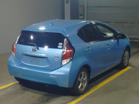 2015 Toyota Aqua NHP10[1]