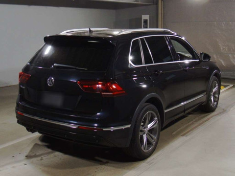 2018 Volkswagen Tiguan 5NCZE[1]