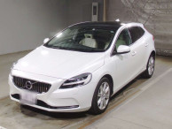 2020 Volvo V40