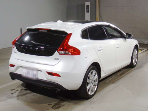 2020 Volvo V40 MB4154T[1]