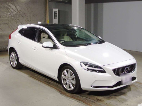 2020 Volvo V40 MB4154T[2]