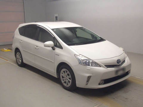 2012 Toyota Prius alpha ZVW40W[2]