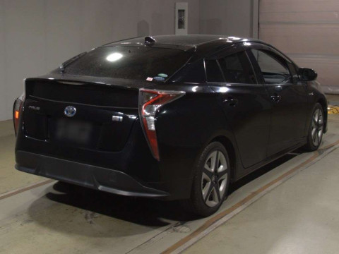 2016 Toyota Prius ZVW50[1]