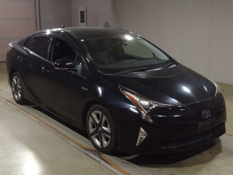 2016 Toyota Prius ZVW50[2]