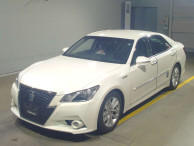 2014 Toyota Crown Hybrid