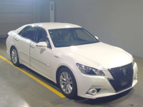 2014 Toyota Crown Hybrid AWS210[2]