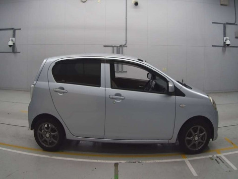 2012 Toyota Pixis Epoch LA300A[2]