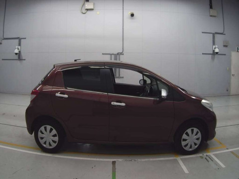 2012 Toyota Vitz NSP130[2]