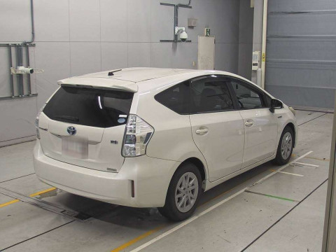 2012 Toyota Prius alpha ZVW41W[1]