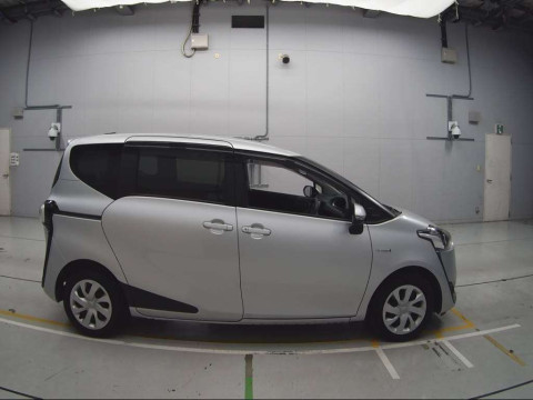 2016 Toyota Sienta NHP170G[2]