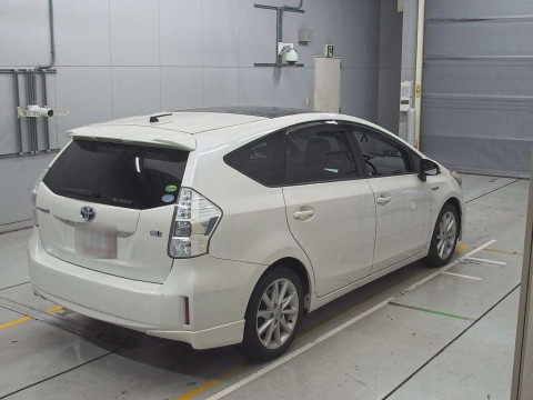 2012 Toyota Prius alpha ZVW40W[1]