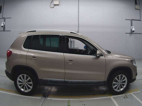 2012 Volkswagen Tiguan 5NCCZ[2]