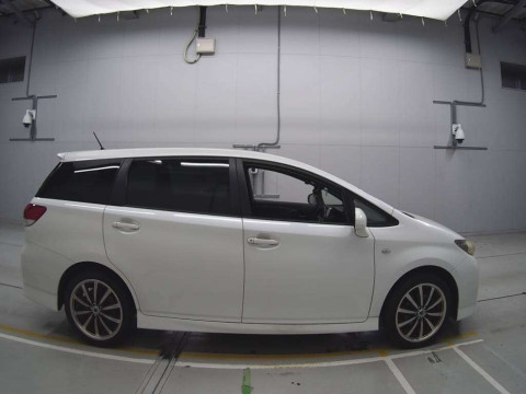 2010 Toyota Wish ZGE20W[2]