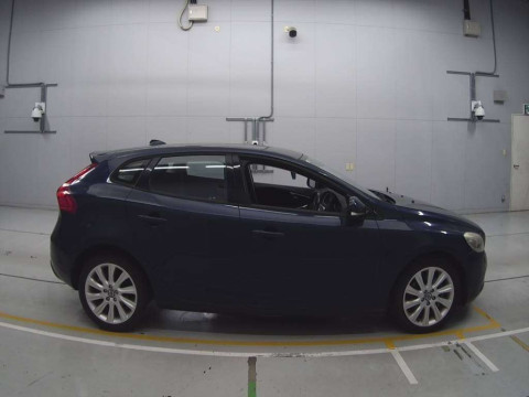 2014 Volvo V40 MB4164T[2]