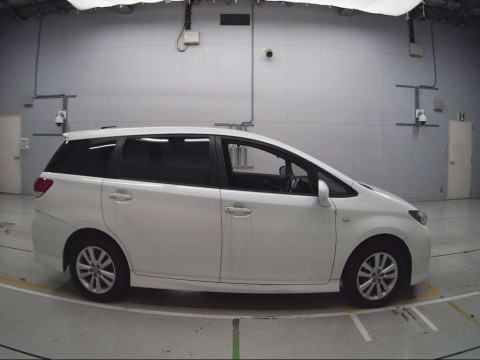 2010 Toyota Wish ZGE20W[2]