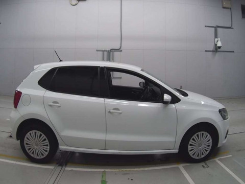 2015 Volkswagen Polo 6RCJZ[2]